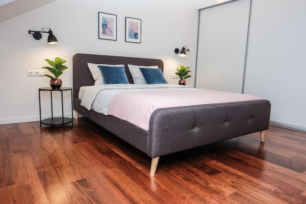 #Stayhere - Spacious Luxury Town Hall 3Bdr Apartment VNO Eksteriør billede
