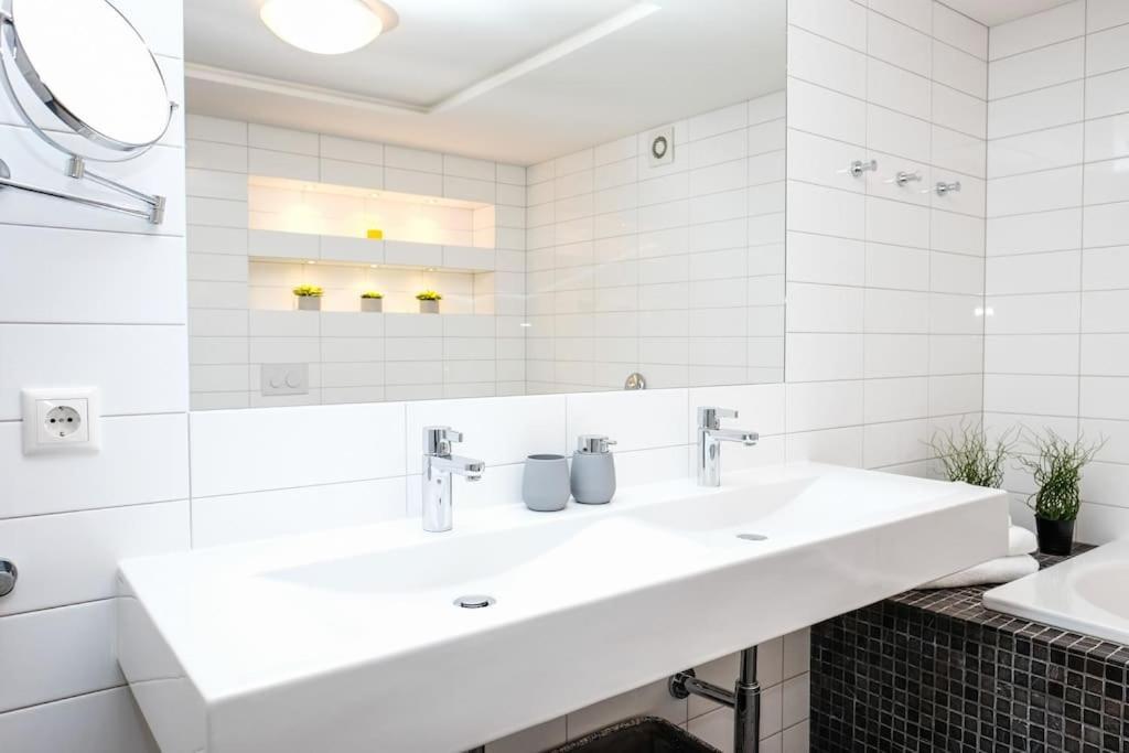 #Stayhere - Spacious Luxury Town Hall 3Bdr Apartment VNO Eksteriør billede