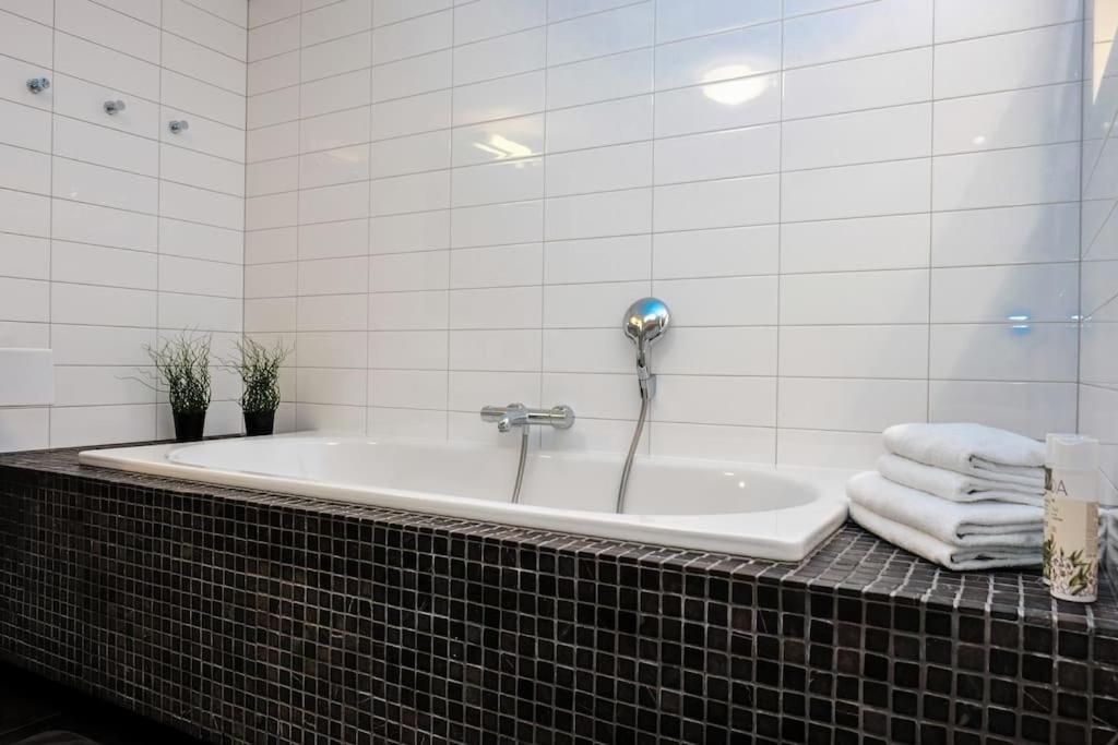 #Stayhere - Spacious Luxury Town Hall 3Bdr Apartment VNO Eksteriør billede